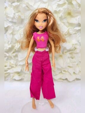 Mattel Singsational Flora Doll Blonde Lashes in Pink Outfit 2005 Beautiful